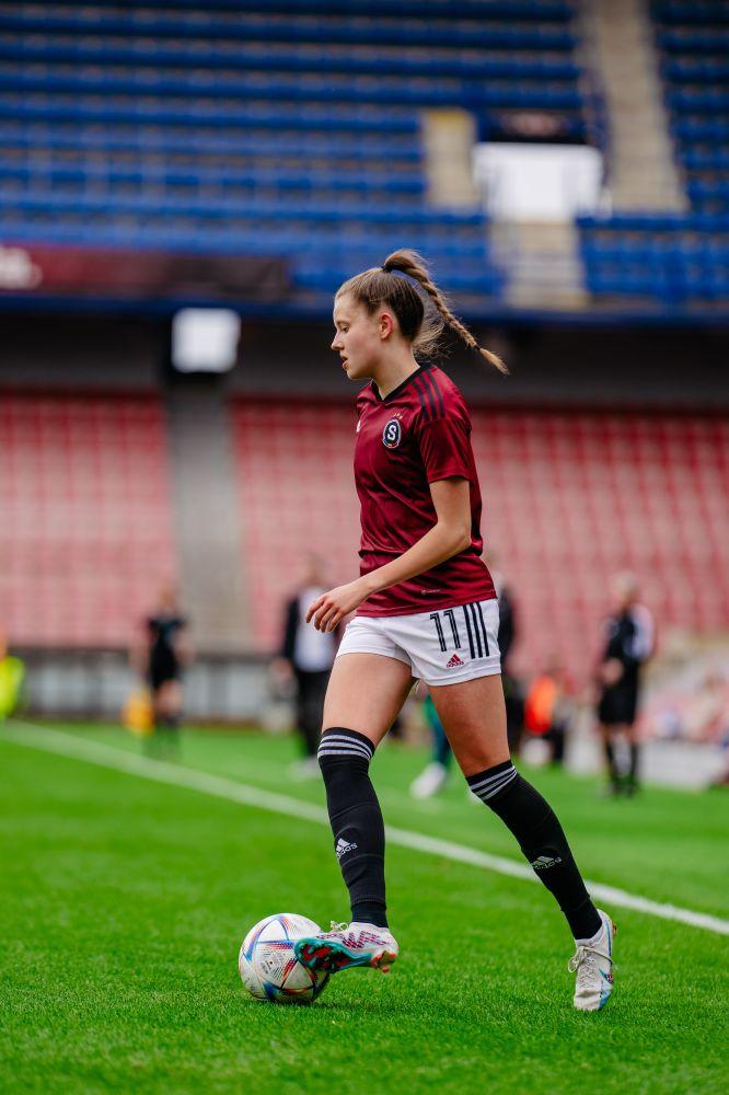  Barbora Polcarová   