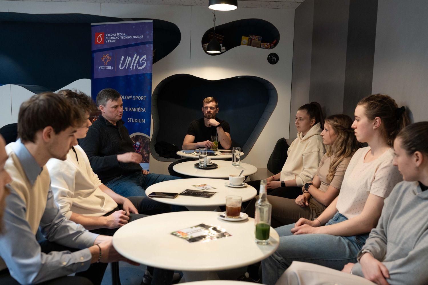 Setkání sportovců UNIS 2023 s rektorem VŠCHT